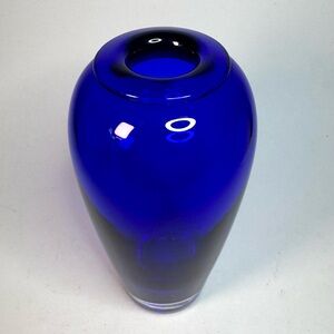 Signed Thames Glass Studio Vase – Cobalt Blue Hand Blown Art Glass – 7.5”